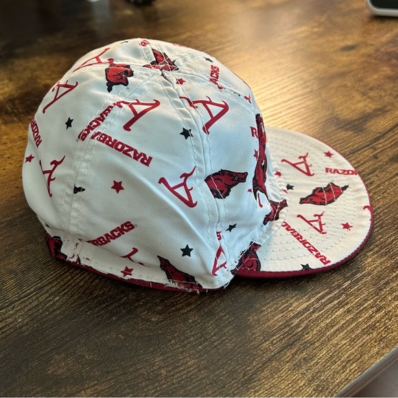 Infant Reversible Razorback hat - Picture 6 of 7
